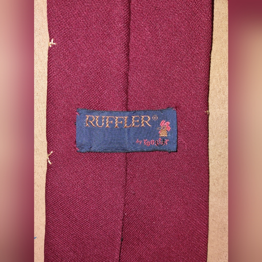 Burgundy Tie with Gold Pattern - Picture 3 of 4